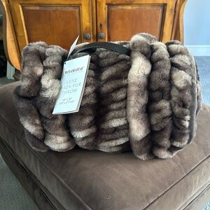 NEW NWT Mon Chateau Luxury Faux Fur Throw